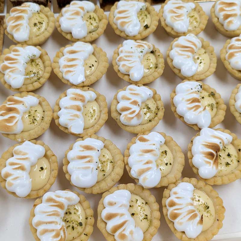 Zitronen-Baiser-Mini-Tartelettes/ Petit Fours Nidderau Karben Niddatal Bruchkoebel