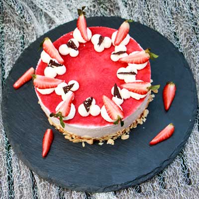 Erdbeeren-Mousse-Torte kaufen Konditorei in Nidderau, Niddatal, Karben, Bruchköbel, Schöneck