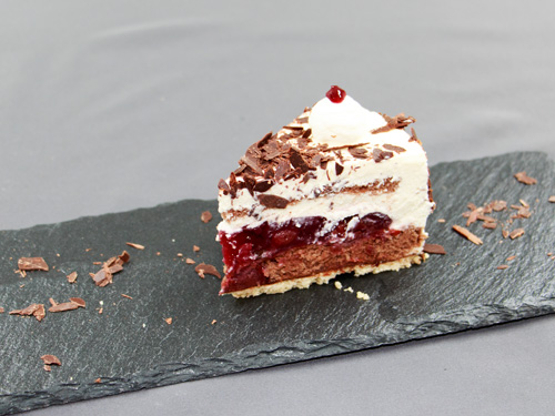 Schwarzwälder-Kirschtorte bestellen Konditorei Nidderau für Hochzeiten, Geburtstage in Wetteraukreis und Main-Kinzig-Kreis, Altenstadt, Bruchköbel, Karben, Niddatal, Schöneck, Wöllstadt, Bad Vilbel/ Homburg/ Nauheim, Wetterau, Büdingen, Florstadt, Frankfurt, Friedberg, Glauburg, Hanau, Hammersbach, Maintal, Neuberg, Niederdorfelden, Oberdorfelden